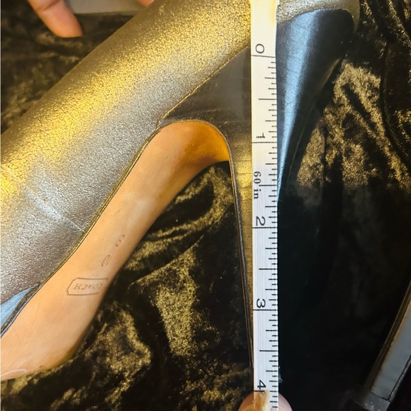 Coach - beautiful, classy and elegant heels - Picture 3 of 16